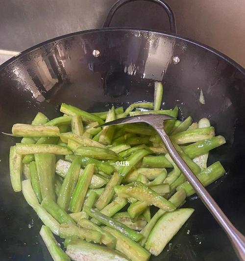 如何方便地削皮炒茄子窍门